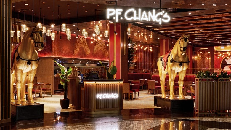 entrance to pf changs restaurant