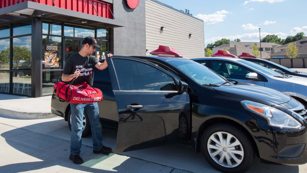 pizza hut delivery cars