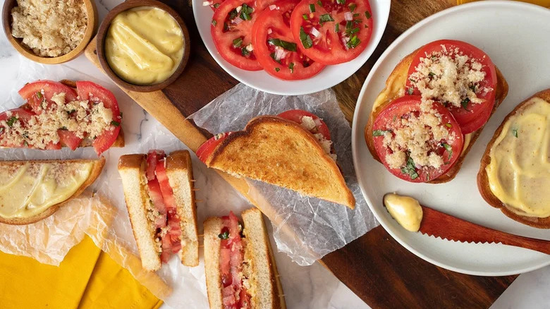 tomato sandwich fixings