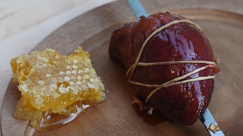 Roasted heart on skewer with honeycomb