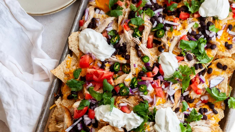 sheet pan nachos with chicken