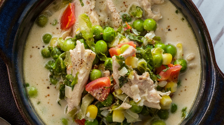 Creamy chicken sauce with peas