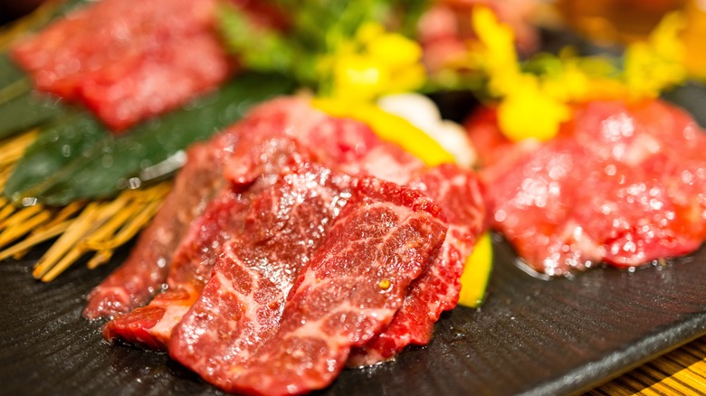 meat on yakiniku grill