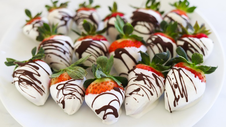 chocolate covered-strawberries on plate 