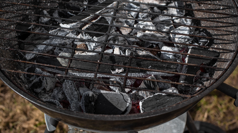 How to Clean a Grill With Household Items