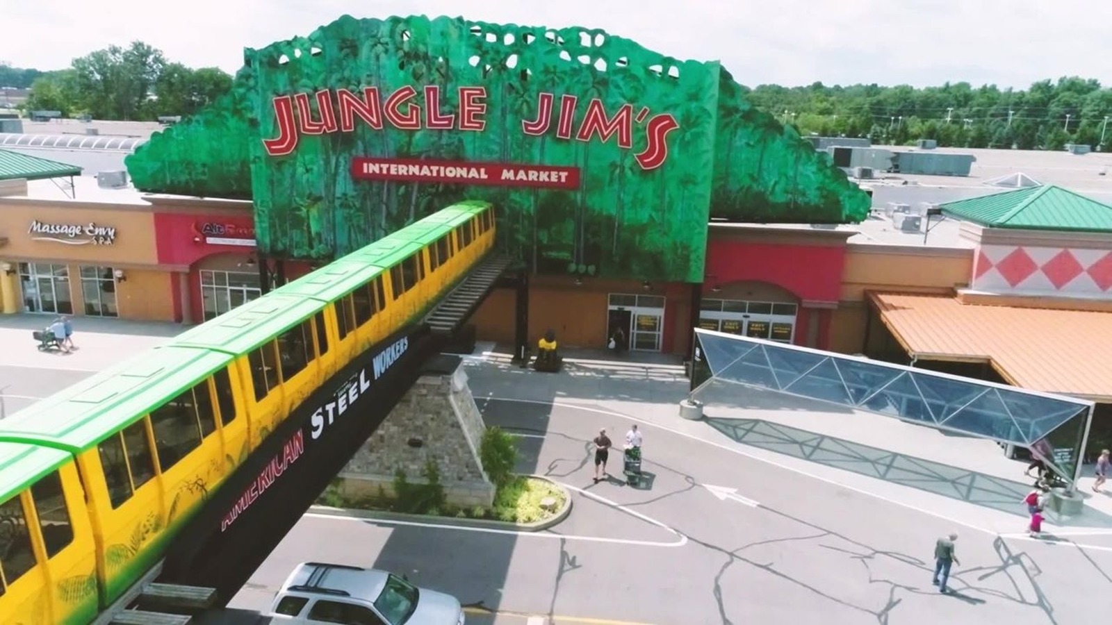 you-might-confuse-this-giant-ohio-grocery-store-for-a-theme-park