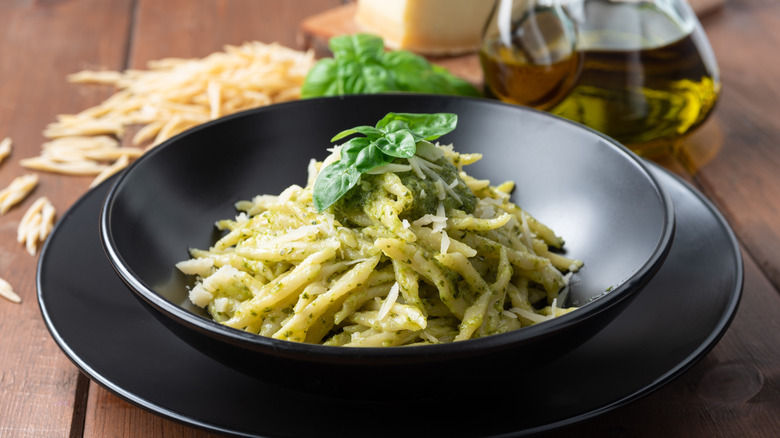 creamy pesto pasta dish