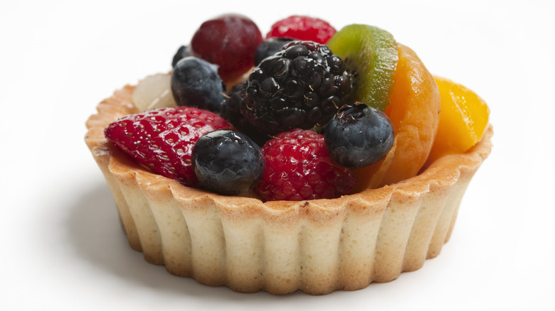 Mini fruit tart with mixed fruits