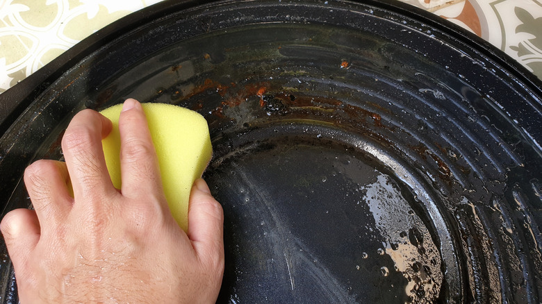 Washing cast iron pan