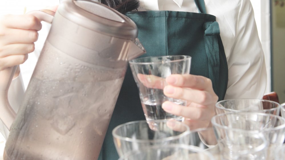 server handling water glasses