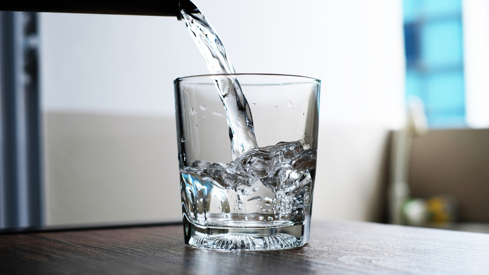 Вода напитки. Газированная вода в стакане. Water Glass morning.