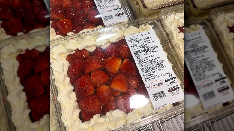 Costco Korea strawberry trifle