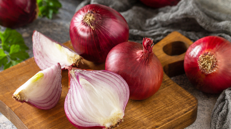 red onions cutting board