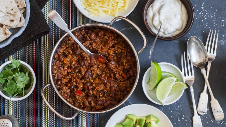 Chili with toppings 