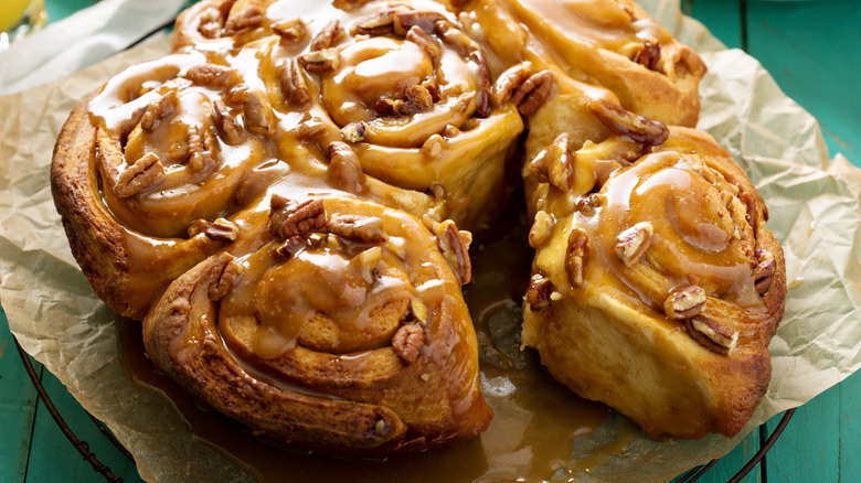 Pecan-studded Cinnamon Rolls