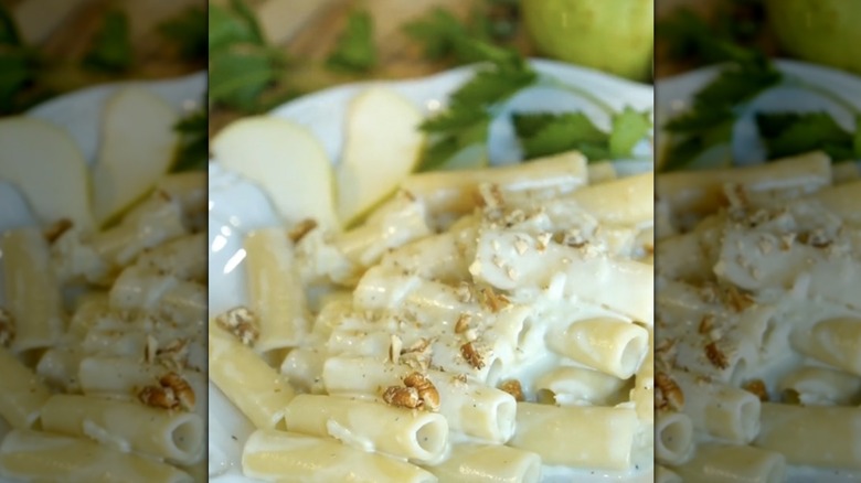 pasta with gorgonzola cheese and pears