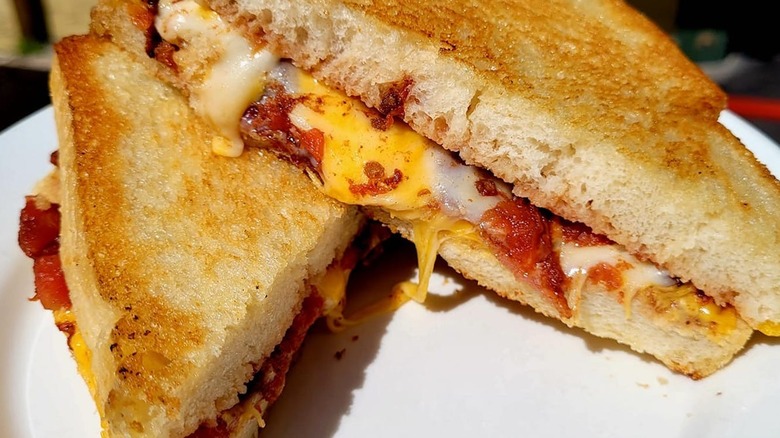 bacon jam grilled cheese