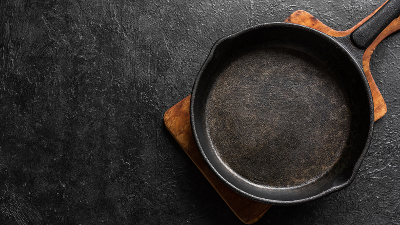 Cast iron skillet