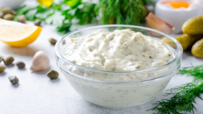 bowl of tartar sauce