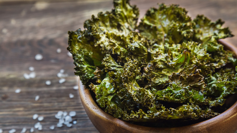 kale chips in bowl