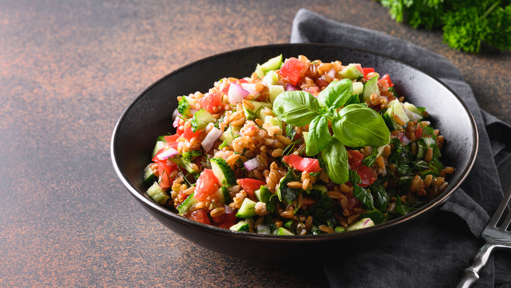Farro salad with vegetables