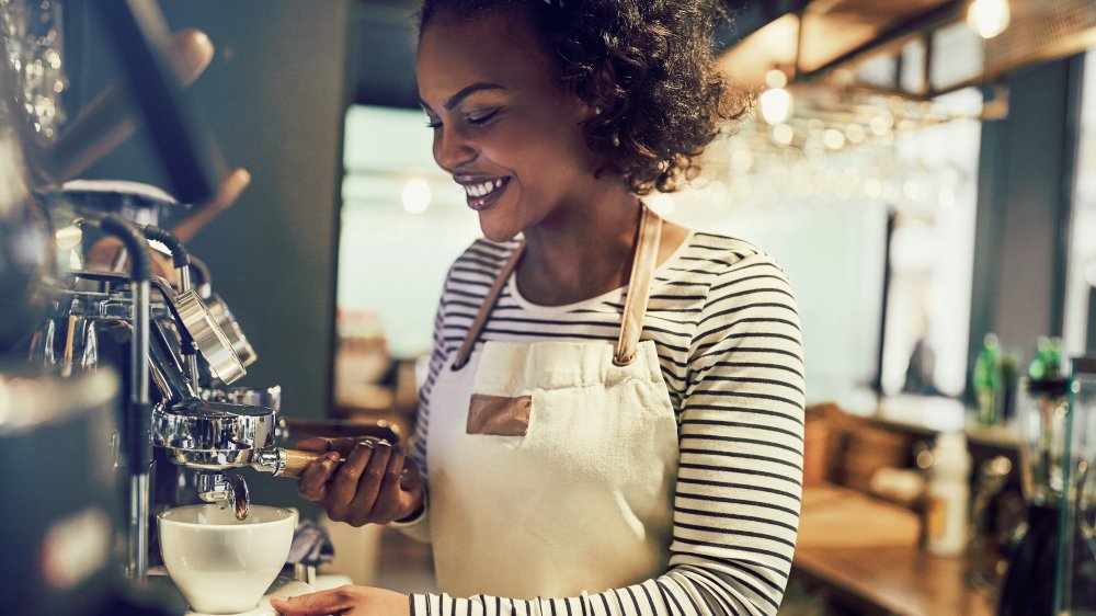 Barista, trendy coffee shop, espesso machine.