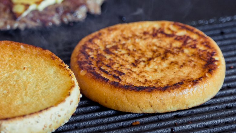 toasted hamburger bun