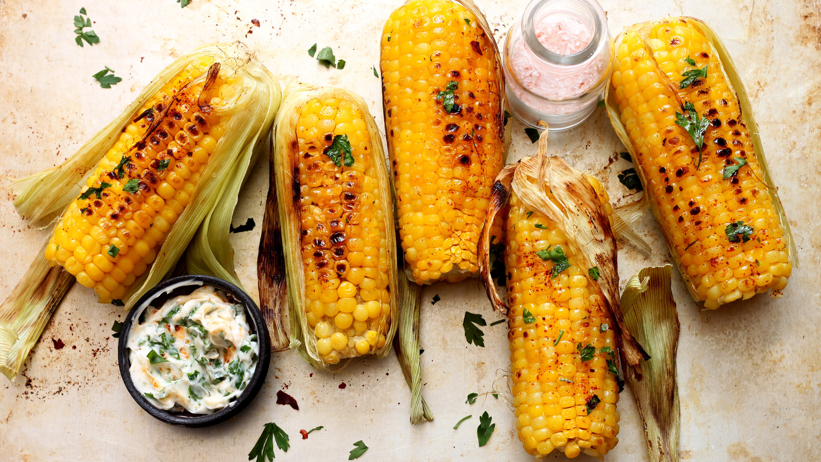 https://www.mashed.com/img/gallery/youve-been-grilling-corn-on-the-cob-all-wrong/l-intro-1633357180.jpg