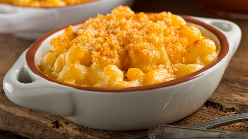 Macaroni and cheese with breadcrumbs