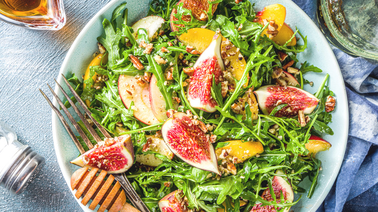 Arugula and fig salad in a dish