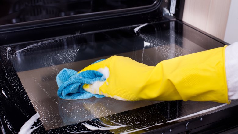 cleaning an oven
