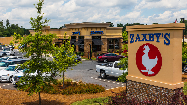 Outside of a Zaxby's